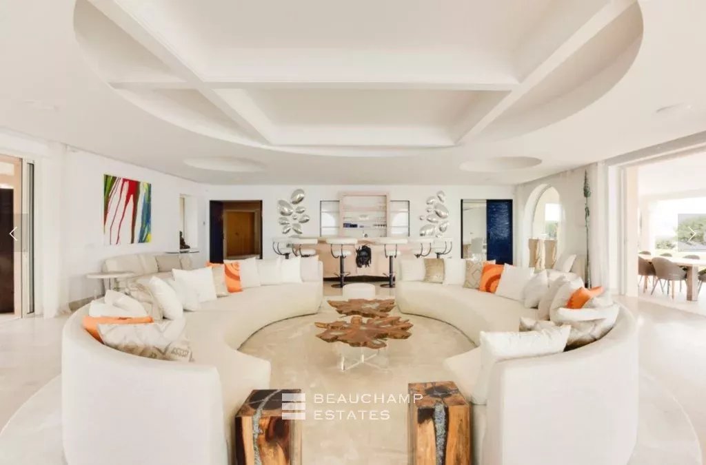 Propriété provençale de luxe dans un domaine privilégié de Saint-Tropez Unique Location, Amazing Waterfront Mansion in Saint-Tropez