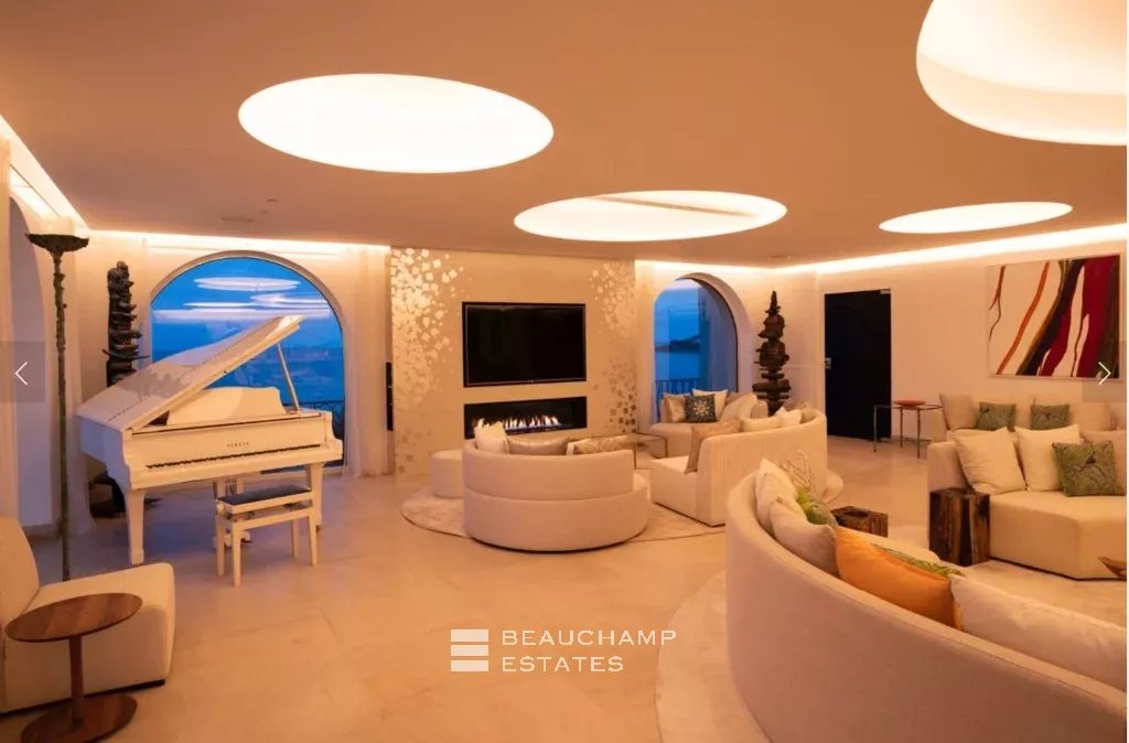 Propriété provençale de luxe dans un domaine privilégié de Saint-Tropez Unique Location, Amazing Waterfront Mansion in Saint-Tropez