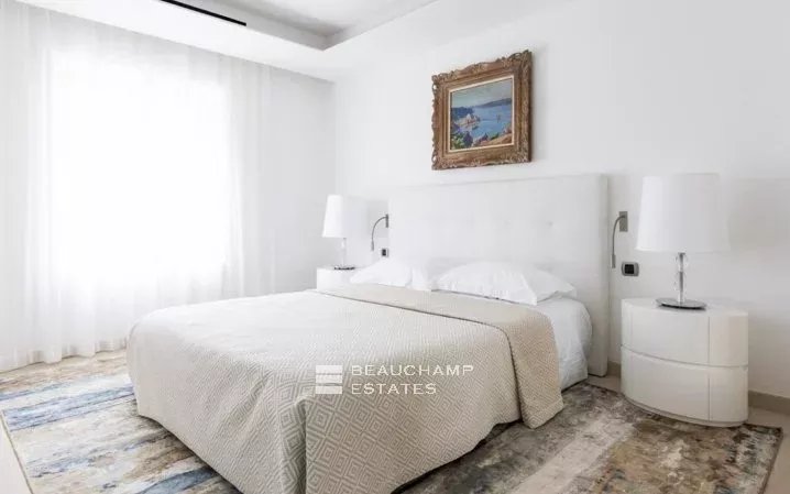 Propriété provençale de luxe dans un domaine privilégié de Saint-Tropez Unique Location, Amazing Waterfront Mansion in Saint-Tropez