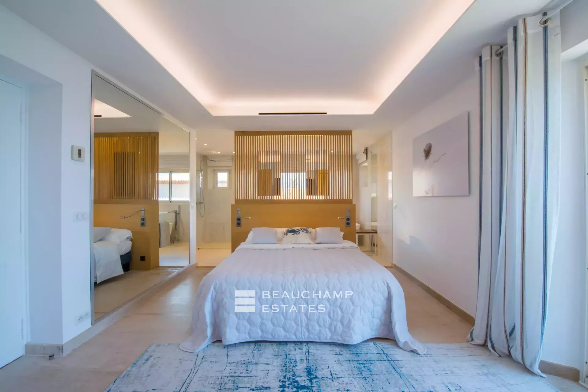 Propriété provençale de luxe dans un domaine privilégié de Saint-Tropez Unique Location, Amazing Waterfront Mansion in Saint-Tropez