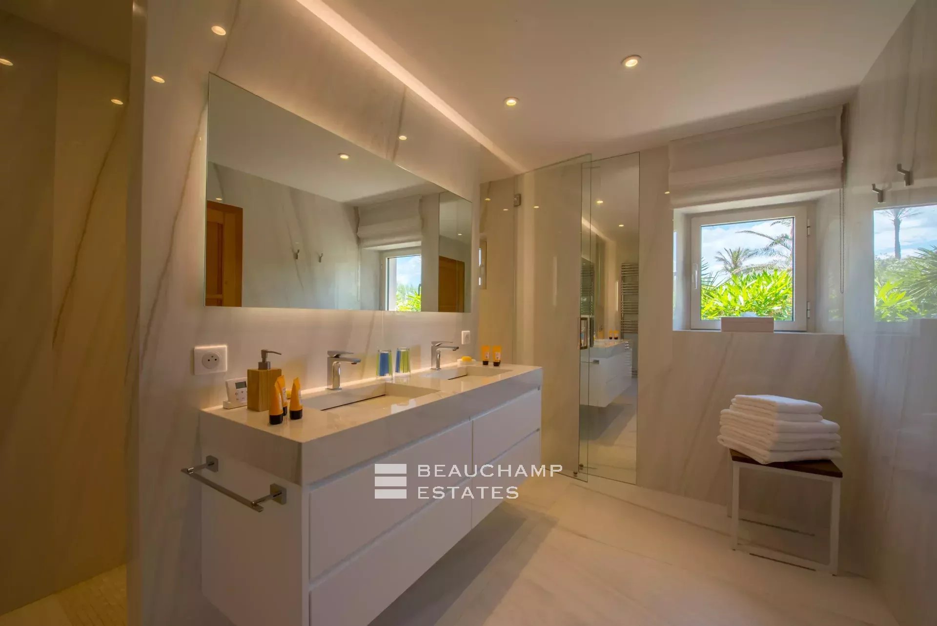 Propriété provençale de luxe dans un domaine privilégié de Saint-Tropez Unique Location, Amazing Waterfront Mansion in Saint-Tropez