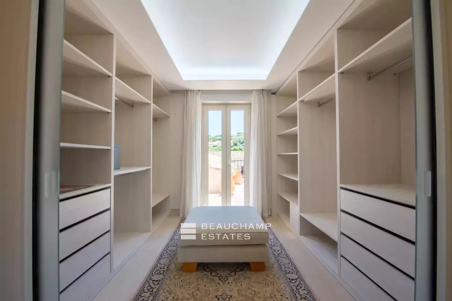 Propriété provençale de luxe dans un domaine privilégié de Saint-Tropez Unique Location, Amazing Waterfront Mansion in Saint-Tropez