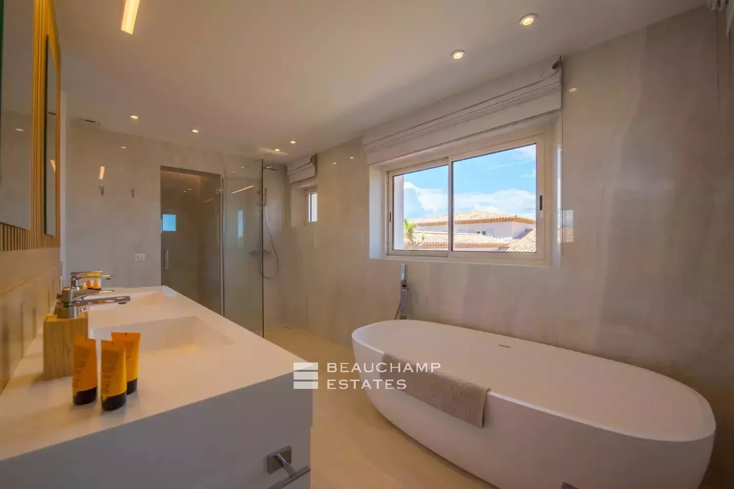 Propriété provençale de luxe dans un domaine privilégié de Saint-Tropez Unique Location, Amazing Waterfront Mansion in Saint-Tropez