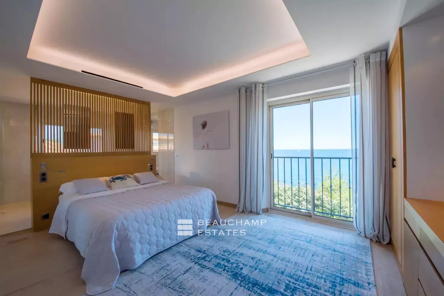 Propriété provençale de luxe dans un domaine privilégié de Saint-Tropez Unique Location, Amazing Waterfront Mansion in Saint-Tropez