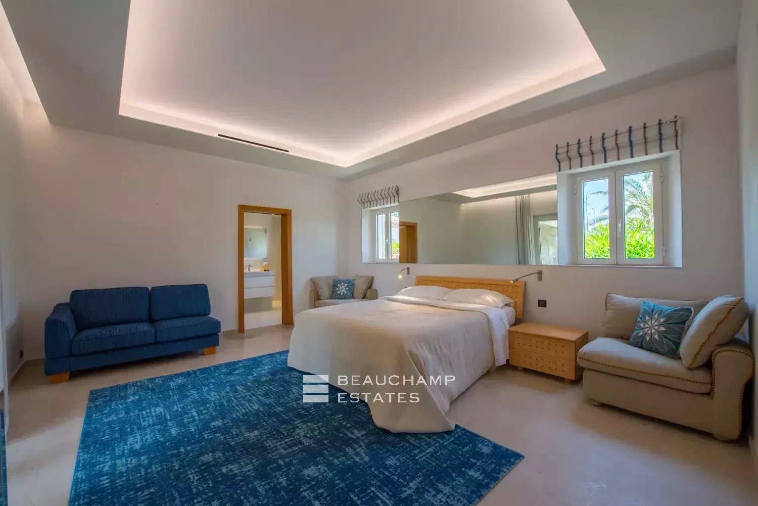 Propriété provençale de luxe dans un domaine privilégié de Saint-Tropez Unique Location, Amazing Waterfront Mansion in Saint-Tropez