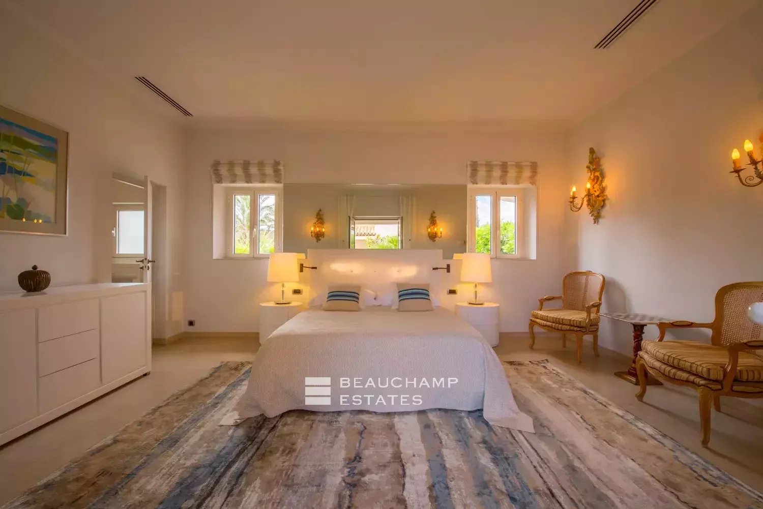 Propriété provençale de luxe dans un domaine privilégié de Saint-Tropez Unique Location, Amazing Waterfront Mansion in Saint-Tropez