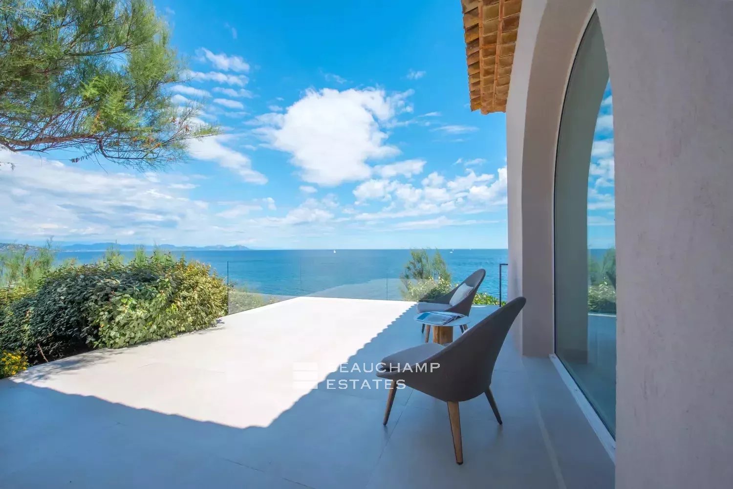 Propriété provençale de luxe dans un domaine privilégié de Saint-Tropez Unique Location, Amazing Waterfront Mansion in Saint-Tropez