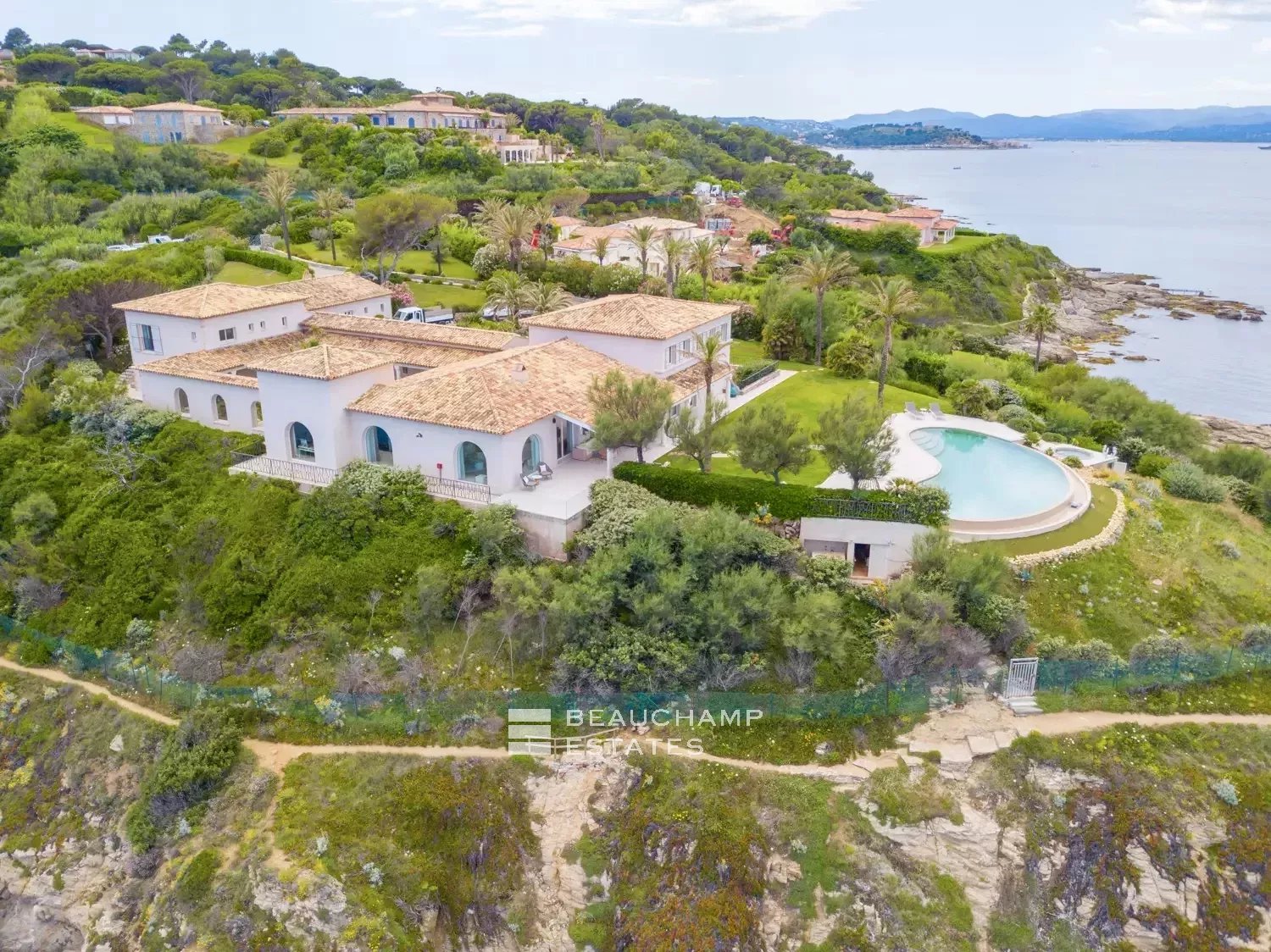 Propriété provençale de luxe dans un domaine privilégié de Saint-Tropez Unique Location, Amazing Waterfront Mansion in Saint-Tropez