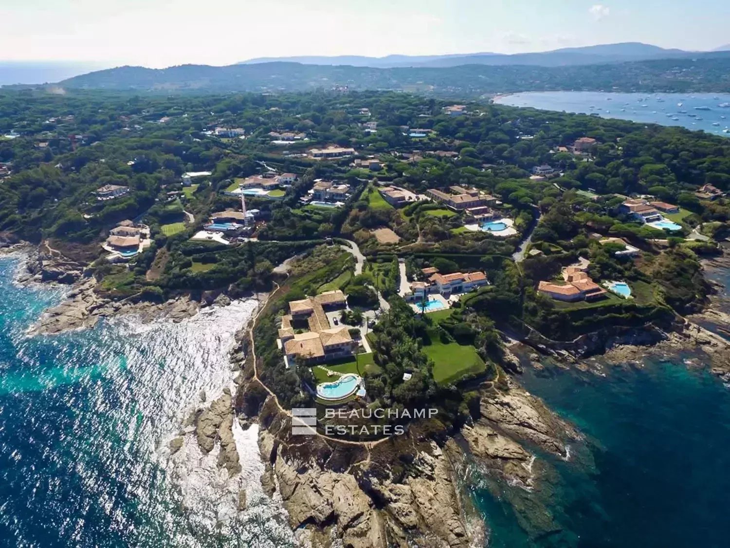 Propriété provençale de luxe dans un domaine privilégié de Saint-Tropez Unique Location, Amazing Waterfront Mansion in Saint-Tropez