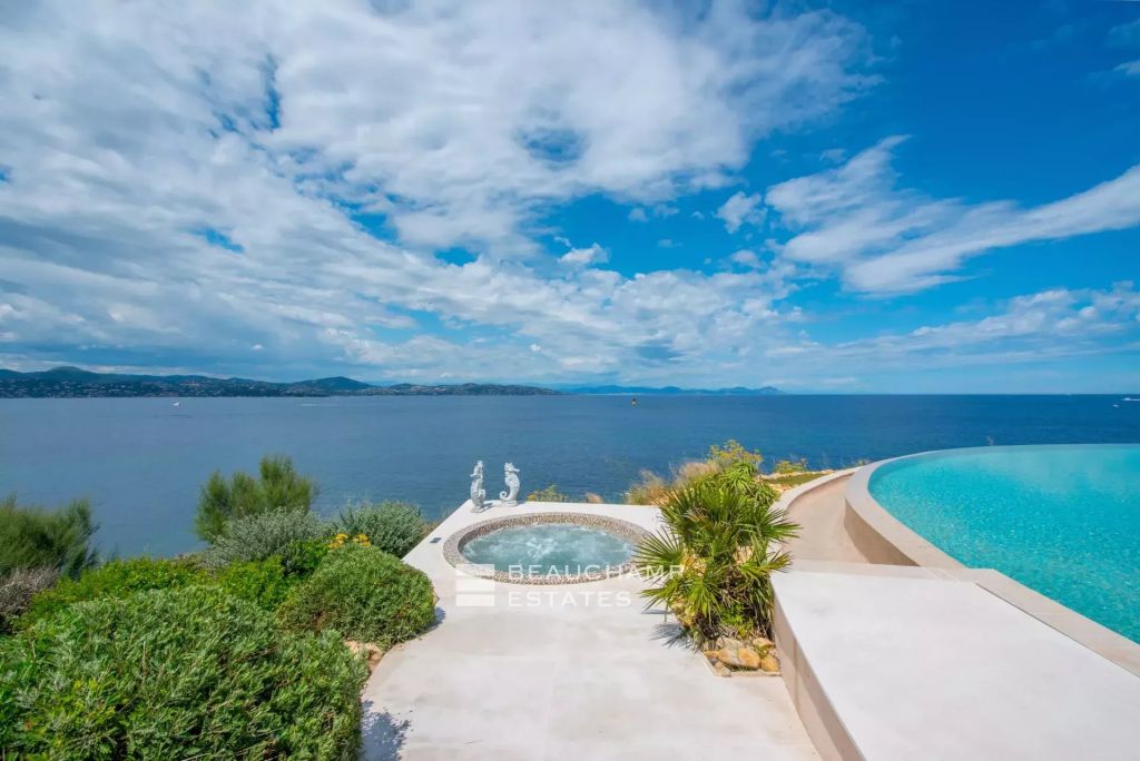 Unique Location, Amazing Waterfront Mansion in Saint-Tropez