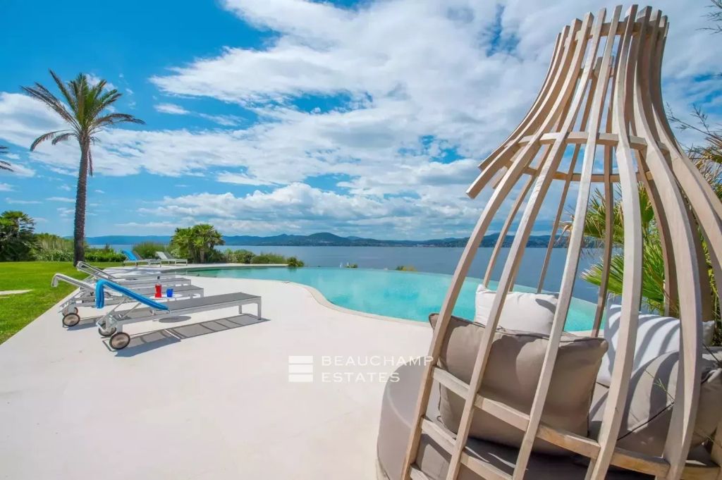 Unique Location, Amazing Waterfront Mansion in Saint-Tropez