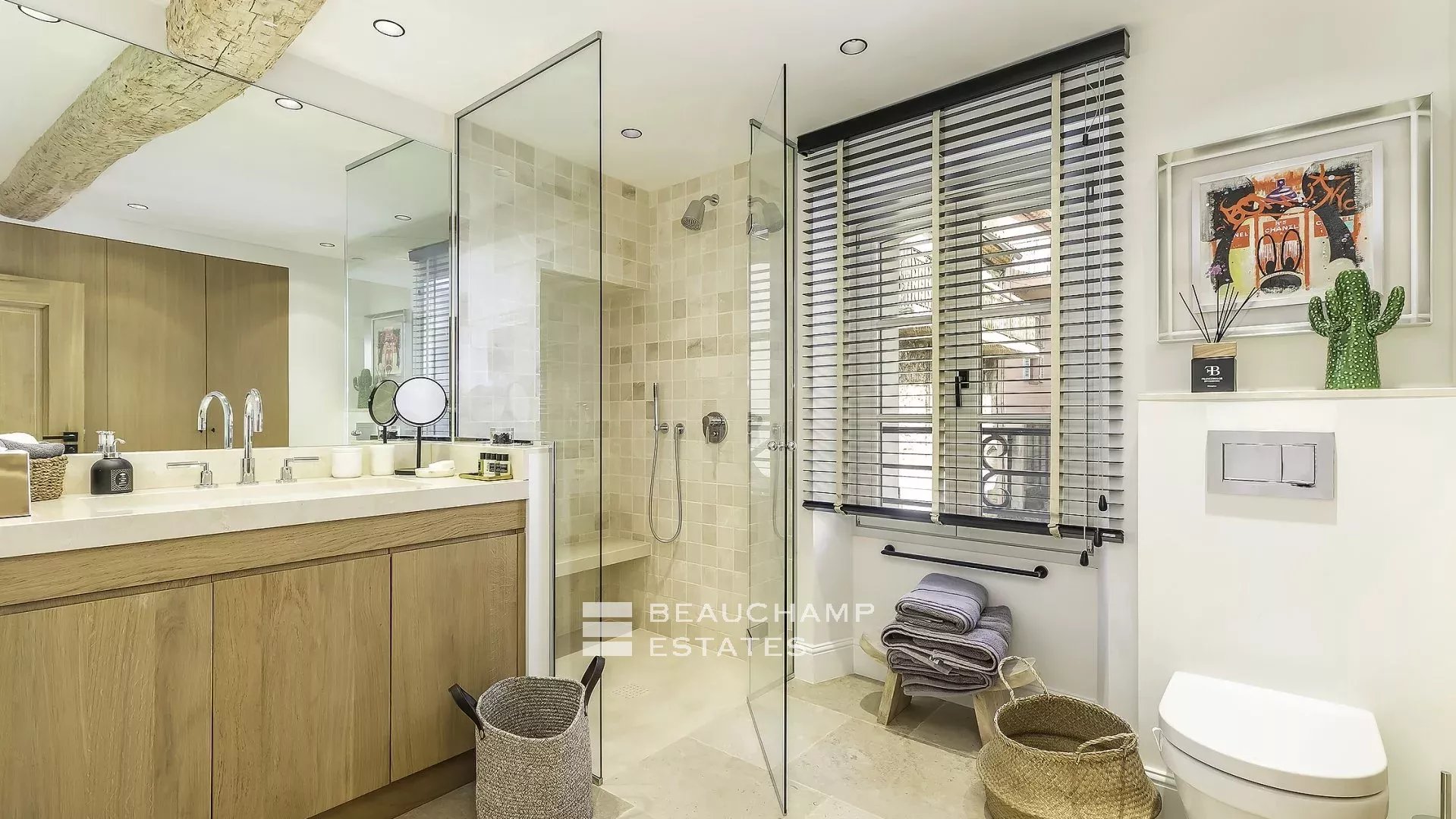 Propriété Unique de 6 chambres au Coeur du Vieux Village de Mougins Unique Property in the Heart of the Village of Mougins