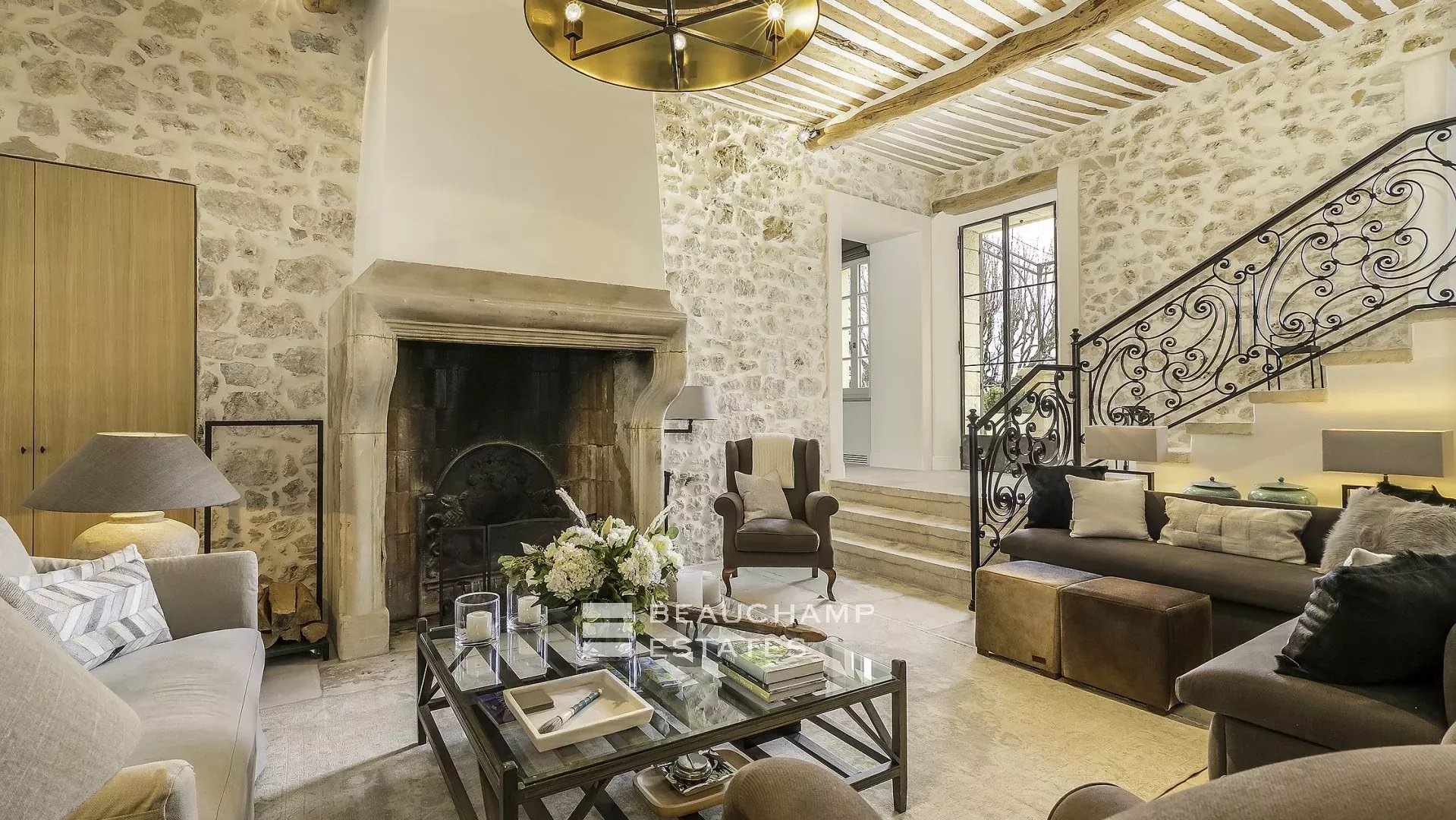 Propriété Unique de 6 chambres au Coeur du Vieux Village de Mougins Unique Property in the Heart of the Village of Mougins