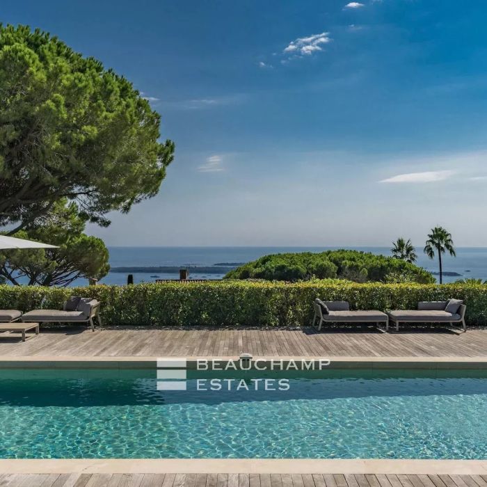 Contemporary 5-bedroom villa with panoramic sea view – Super Cannes