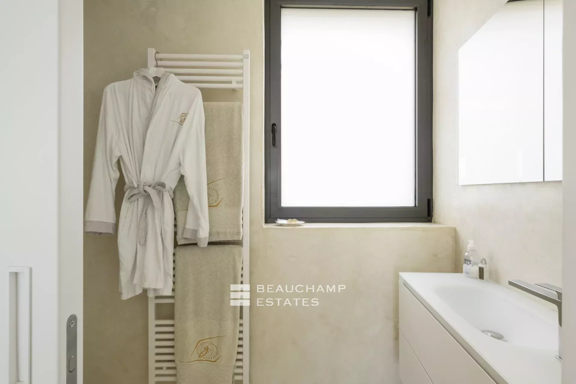 Villa on the Edge of Monaco Villa on the Edge of Monaco