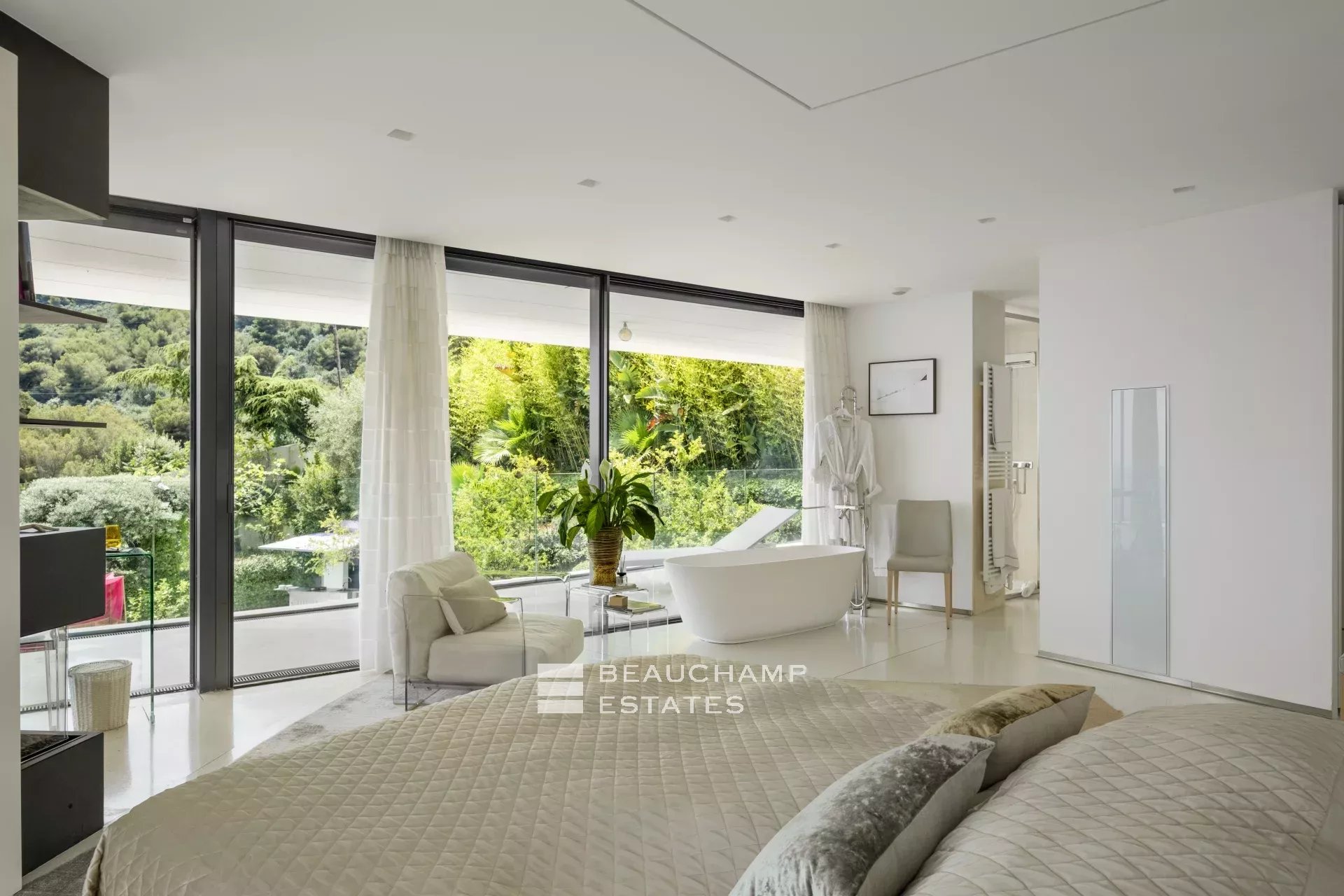 Villa on the Edge of Monaco Villa on the Edge of Monaco