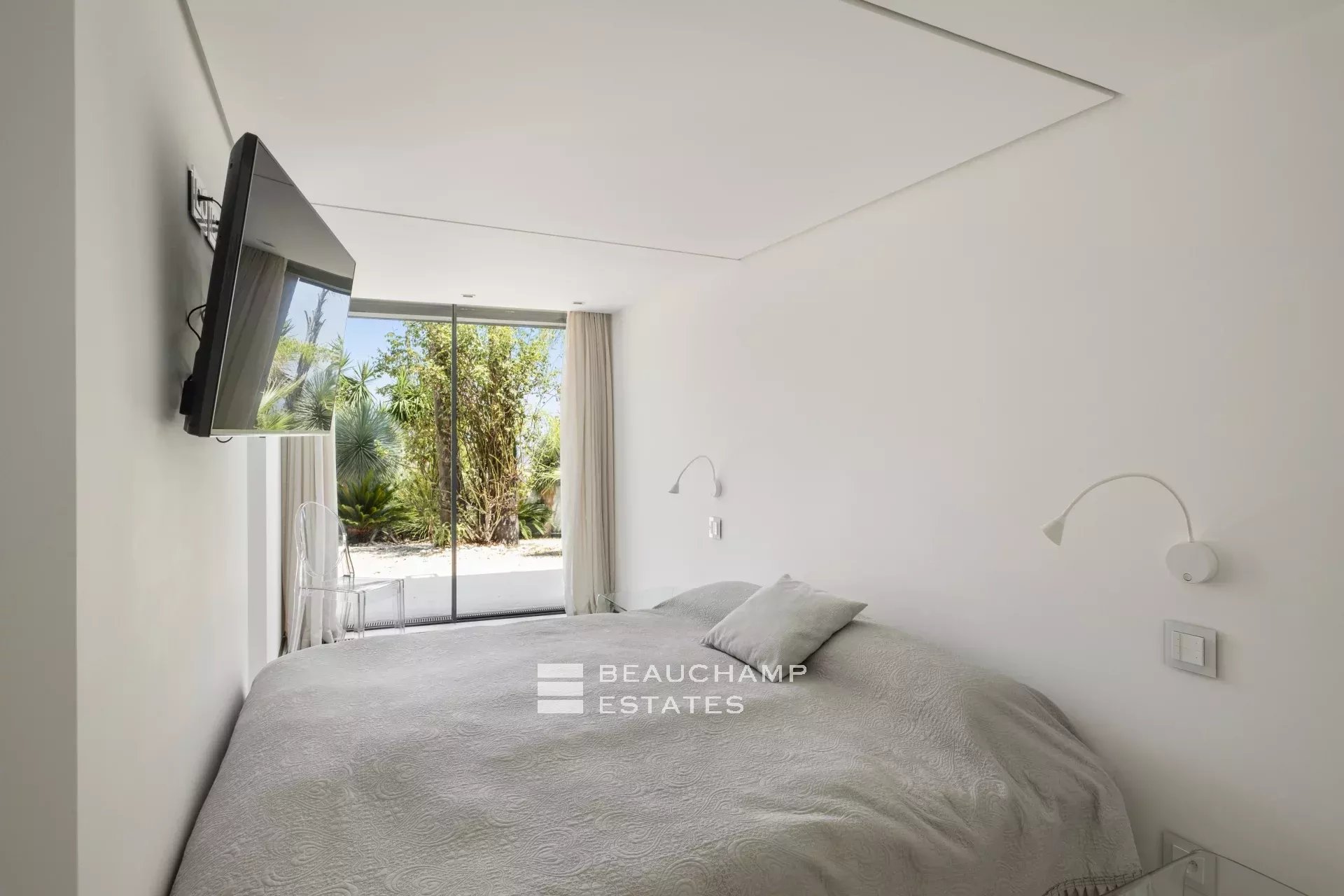 Villa on the Edge of Monaco Villa on the Edge of Monaco