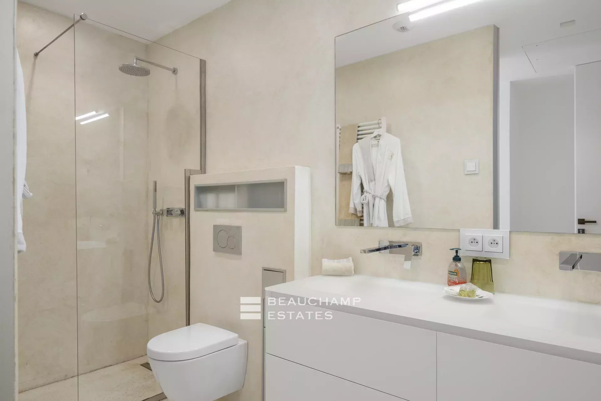 Villa on the Edge of Monaco Villa on the Edge of Monaco