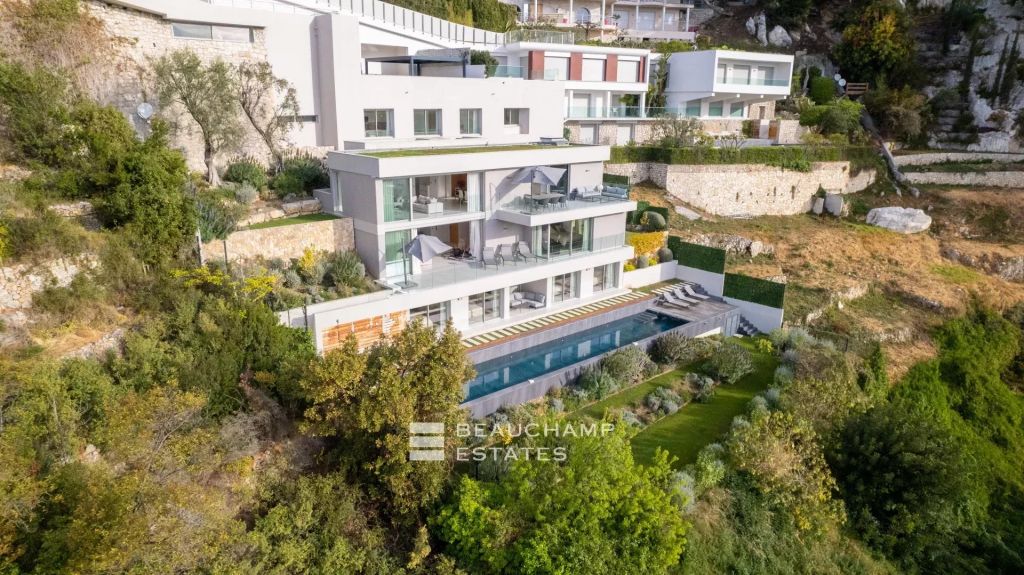 Villefranche-sur-Mer – Contemporary 5-Bedroom Villa with Heated Pool and Sea View