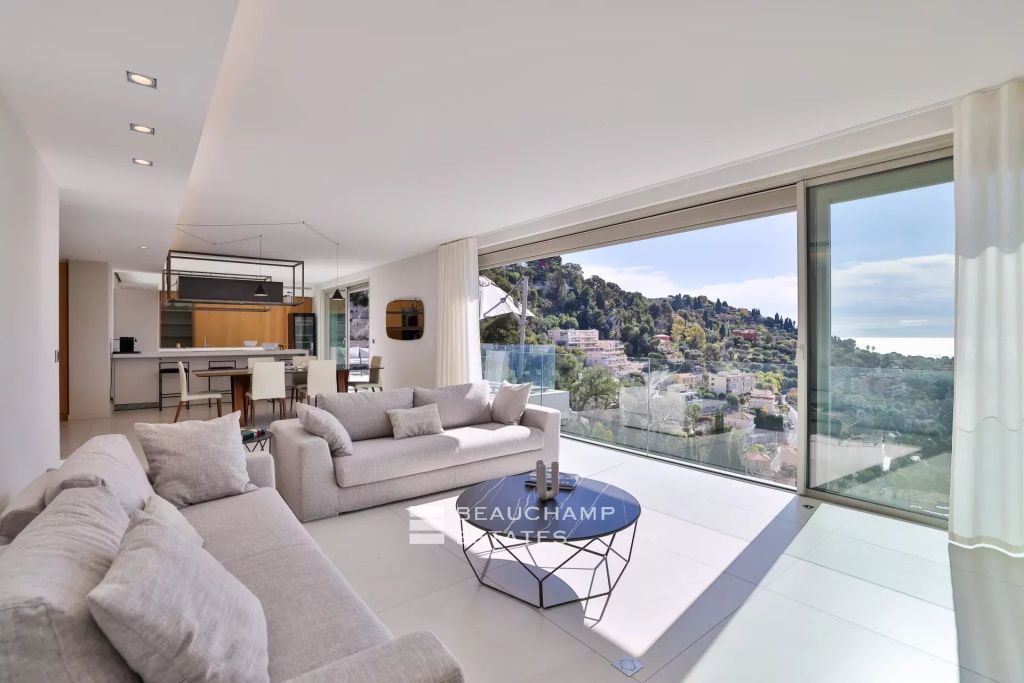 Villefranche-sur-Mer – Contemporary 5-Bedroom Villa with Heated Pool and Sea View