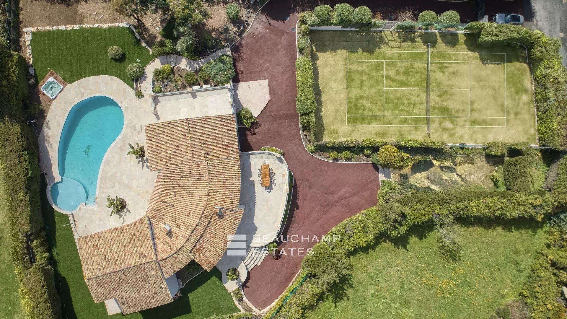 Villa with a tennis court located in the hills of Cannes. Villa with a tennis court located in the hills of Cannes.