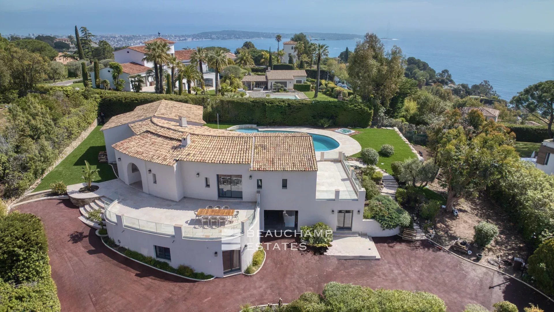 Villa with a tennis court located in the hills of Cannes. Villa with a tennis court located in the hills of Cannes.