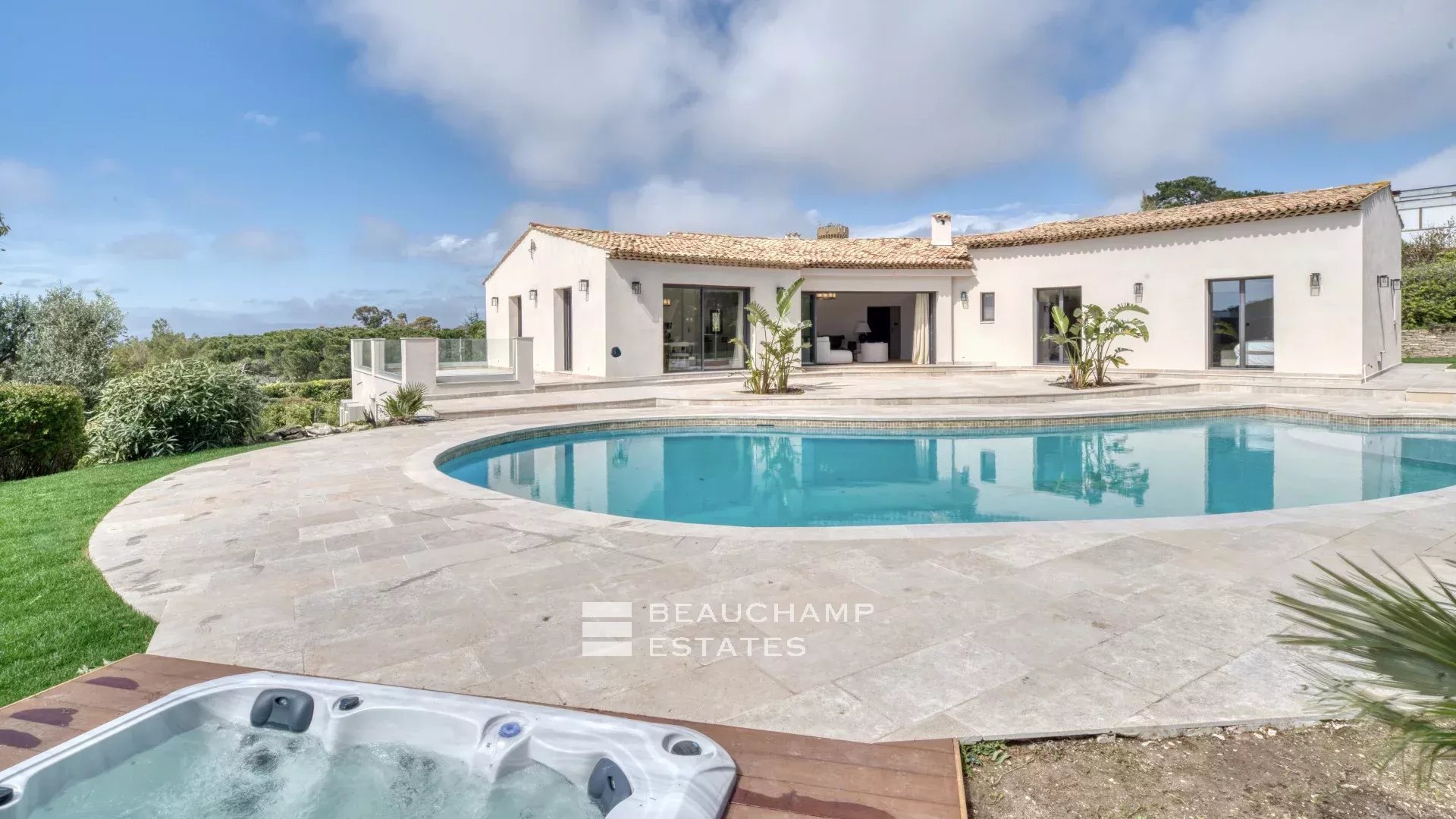 Villa with a tennis court located in the hills of Cannes. Villa with a tennis court located in the hills of Cannes.