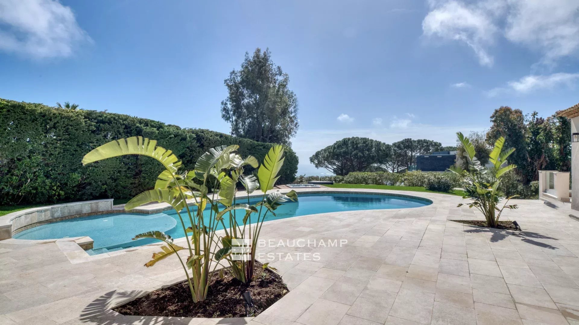 Villa with a tennis court located in the hills of Cannes. Villa with a tennis court located in the hills of Cannes.