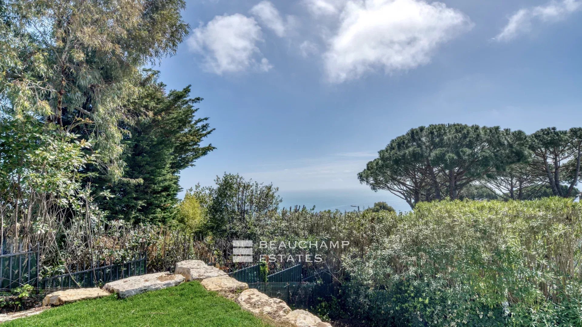 Villa with a tennis court located in the hills of Cannes. Villa with a tennis court located in the hills of Cannes.