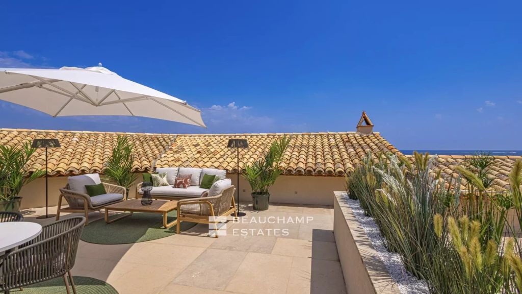 Waterfront villa in the heart of the Parcs of Saint-Tropez area