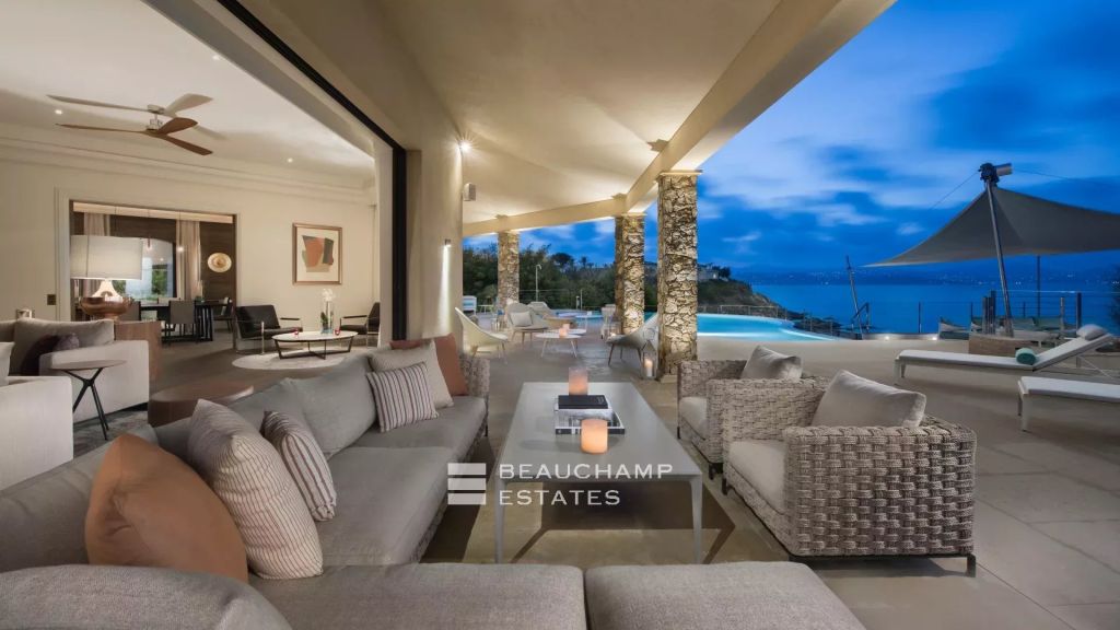 Waterfront villa in the heart of the Parcs of Saint-Tropez area