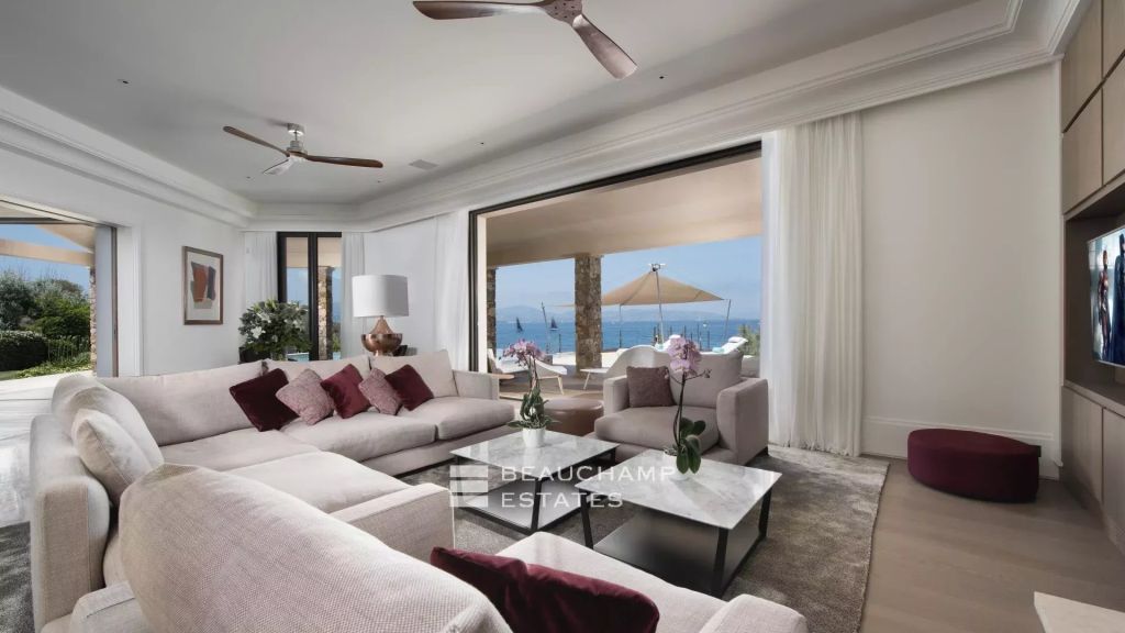 Waterfront villa in the heart of the Parcs of Saint-Tropez area