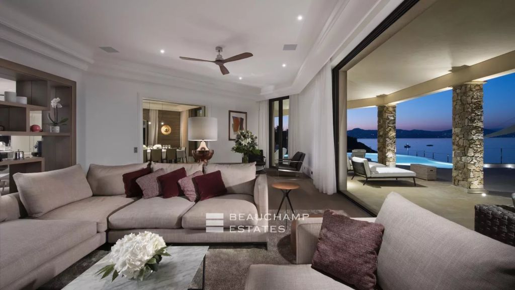 Waterfront villa in the heart of the Parcs of Saint-Tropez area
