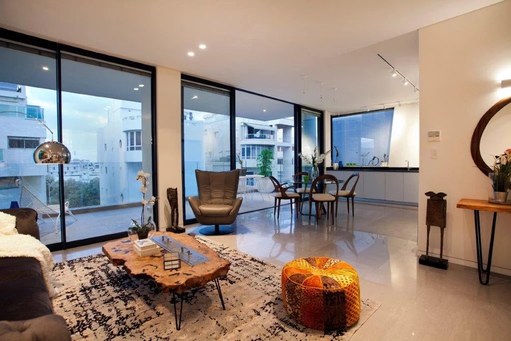 125 sqm apartment next to the beach