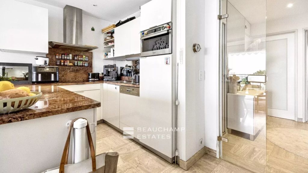 3-room apartment with terrace and sea view – Cannes Basse Californie