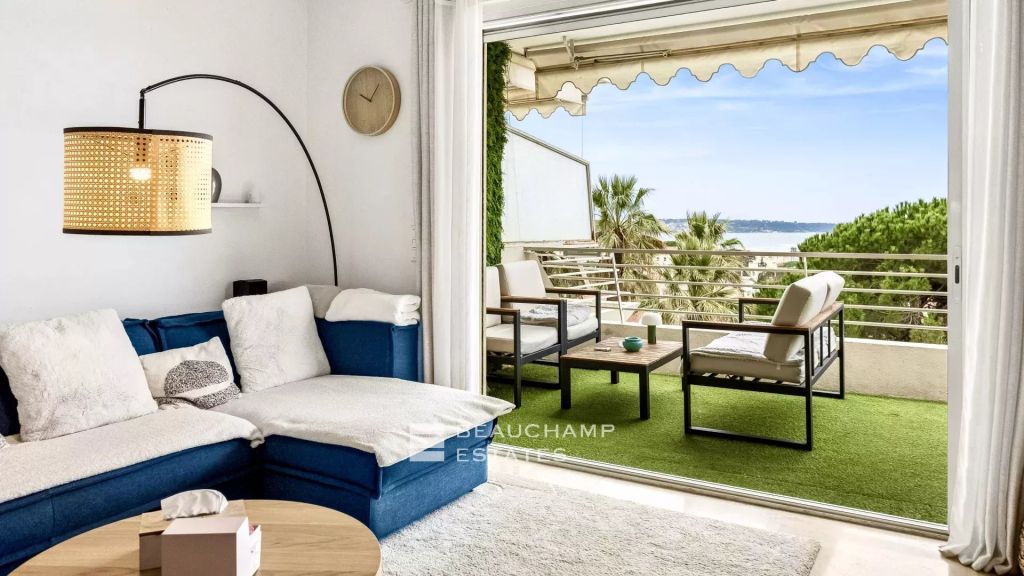 3-room apartment with terrace and sea view – Cannes Basse Californie
