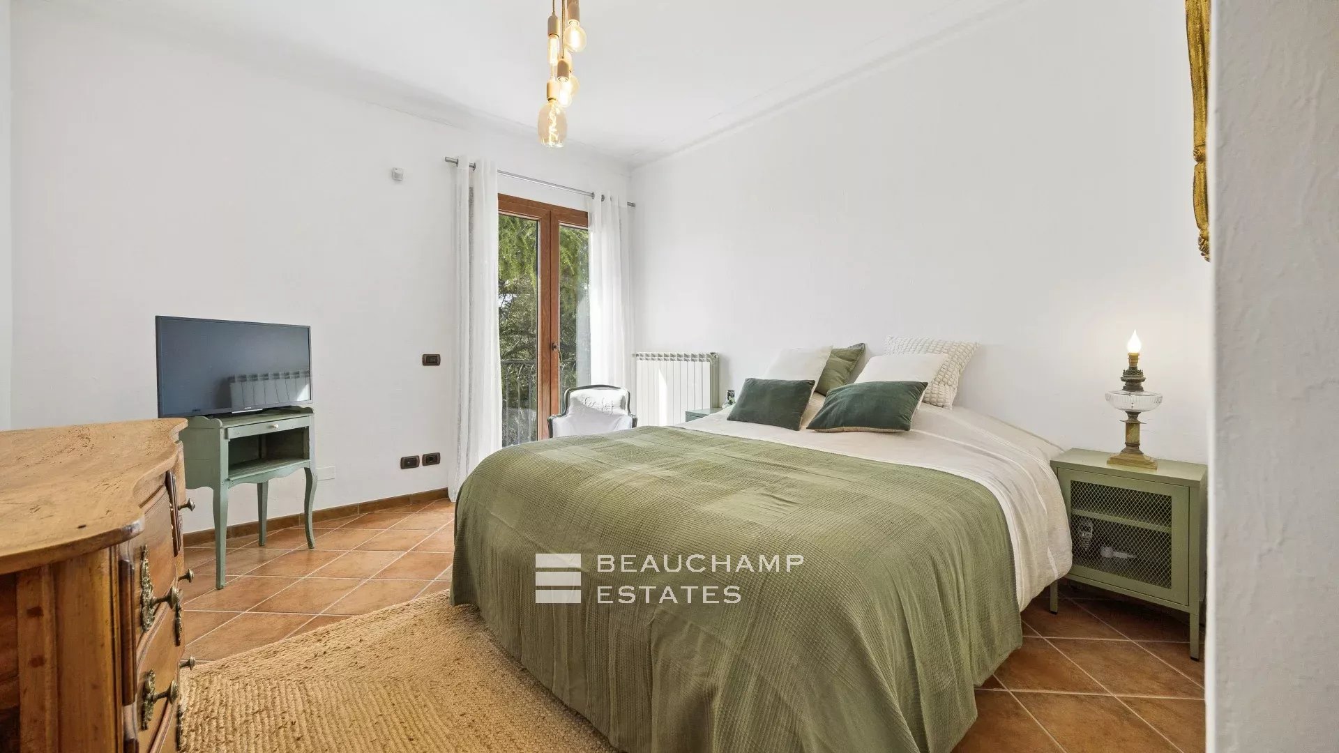 4-bedroom Neo-Provençal villa with swimming pool – Cannes Croix des Gardes 4-bedroom Neo-Provençal villa with swimming pool – Cannes Croix des Gardes