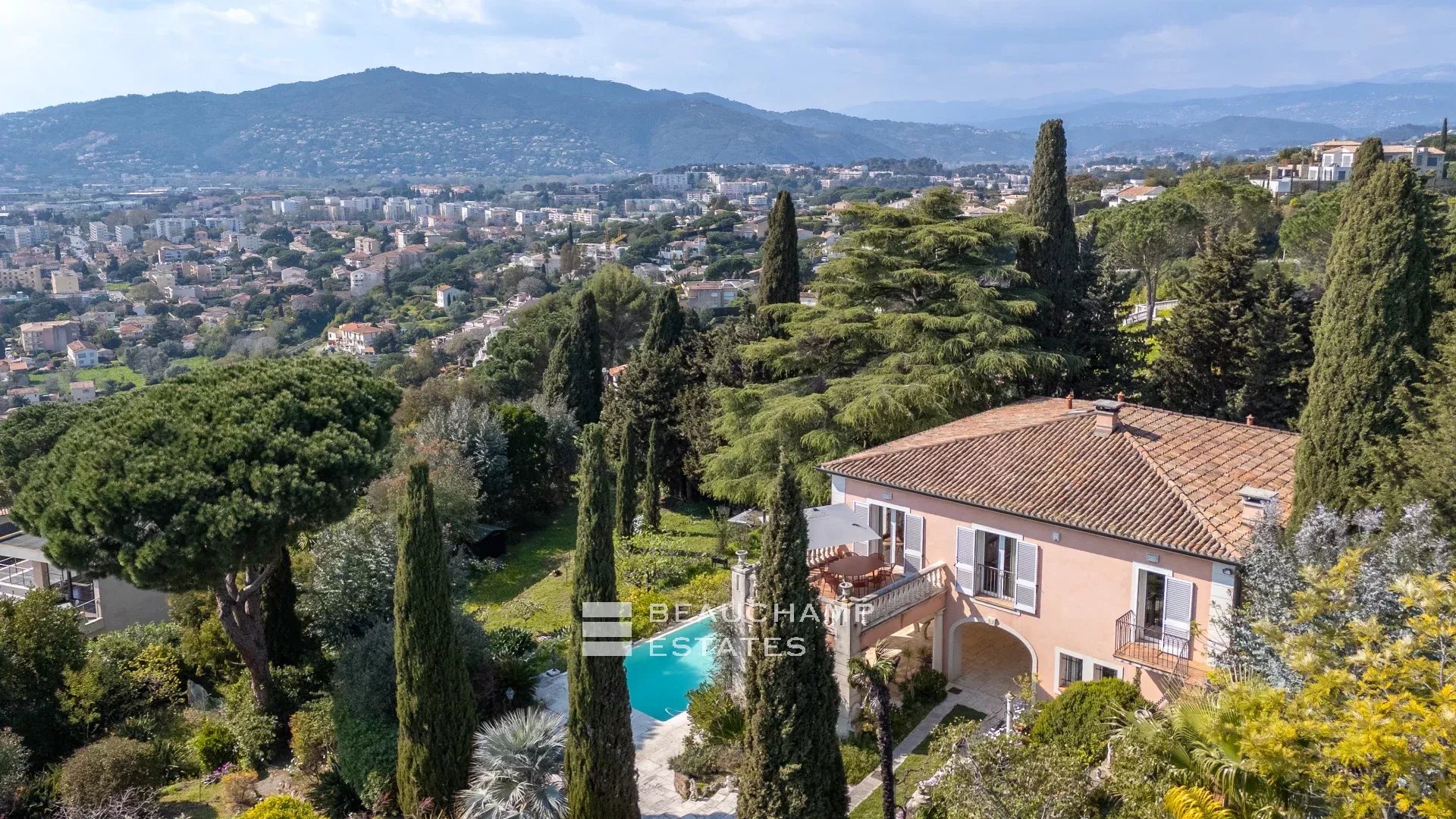 4-bedroom Neo-Provençal villa with swimming pool – Cannes Croix des Gardes 4-bedroom Neo-Provençal villa with swimming pool – Cannes Croix des Gardes