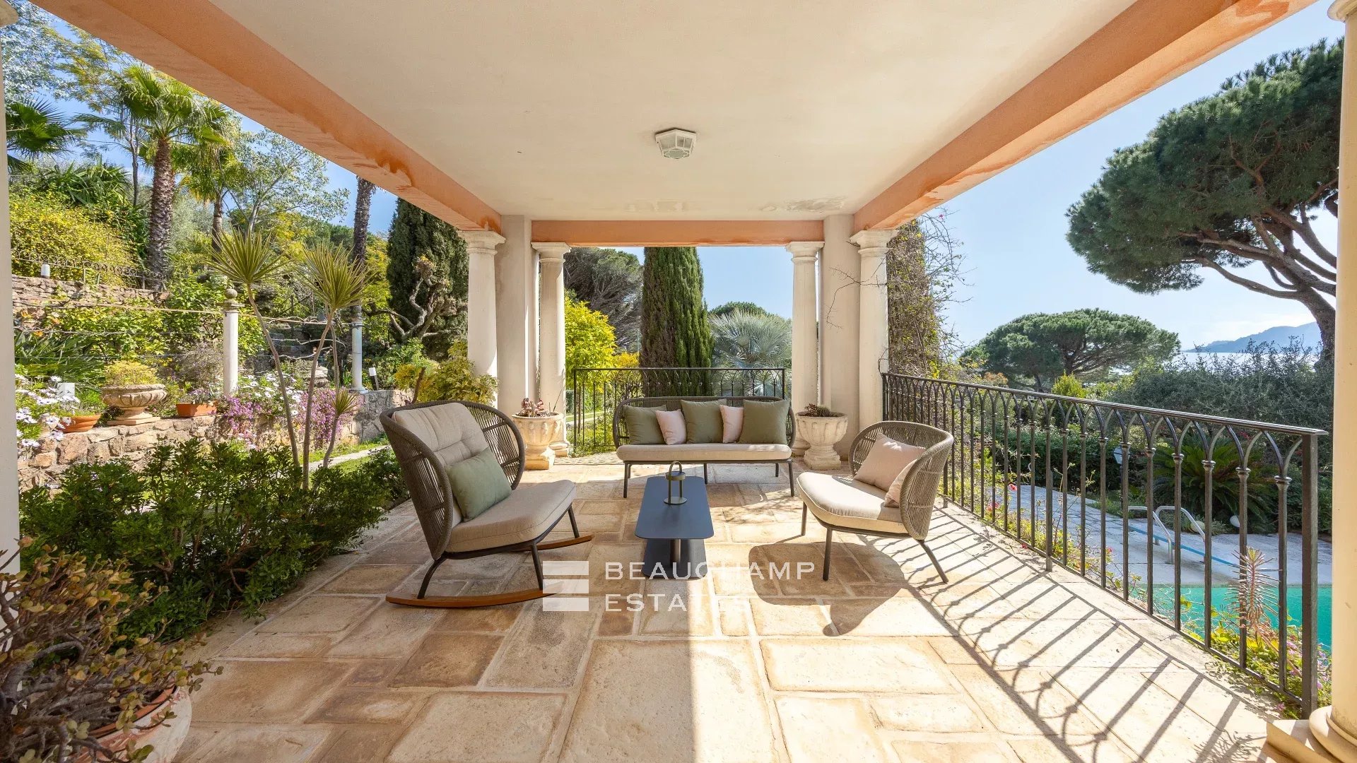 4-bedroom Neo-Provençal villa with swimming pool – Cannes Croix des Gardes 4-bedroom Neo-Provençal villa with swimming pool – Cannes Croix des Gardes