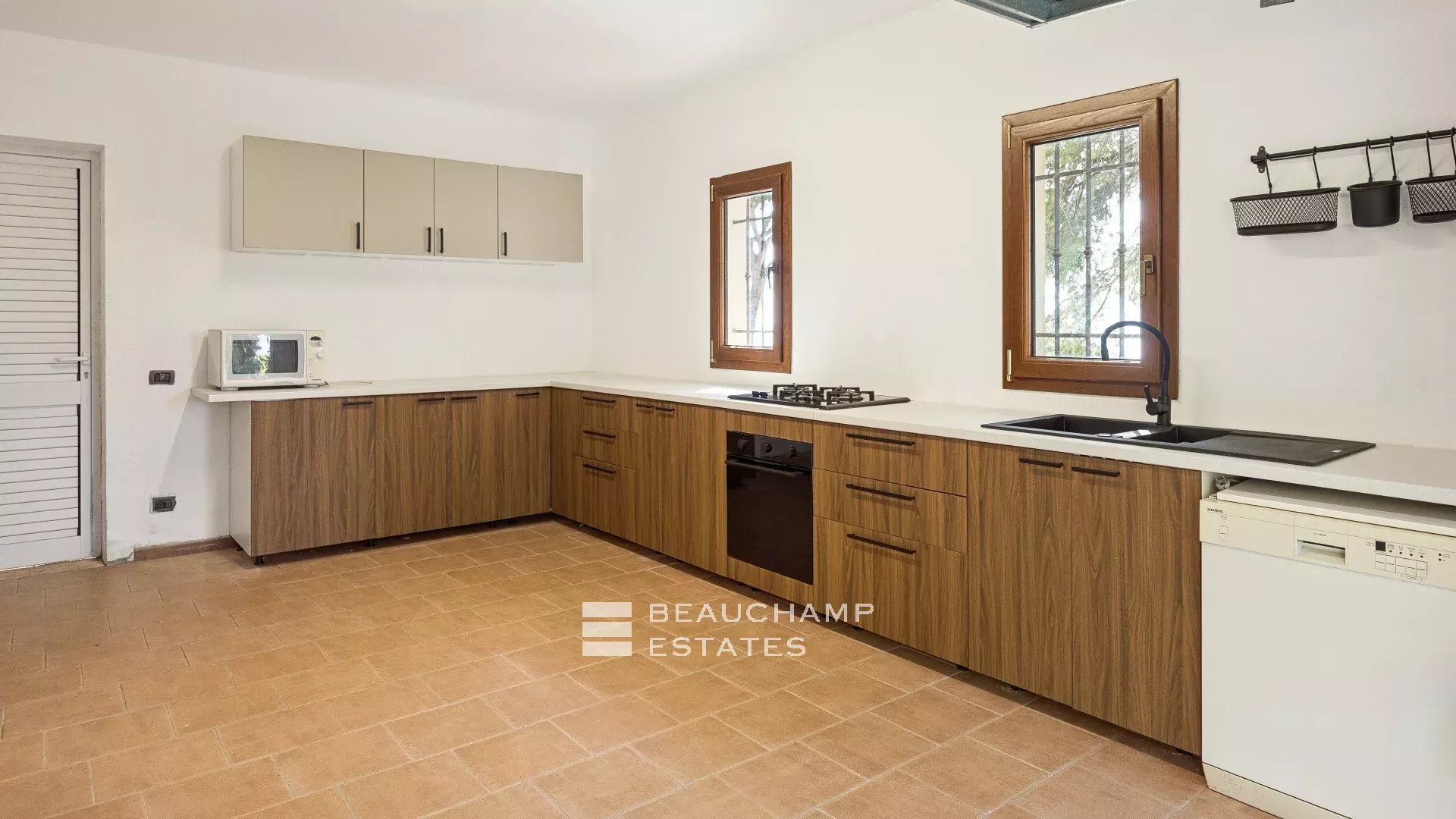 4-bedroom Neo-Provençal villa with swimming pool – Cannes Croix des Gardes 4-bedroom Neo-Provençal villa with swimming pool – Cannes Croix des Gardes