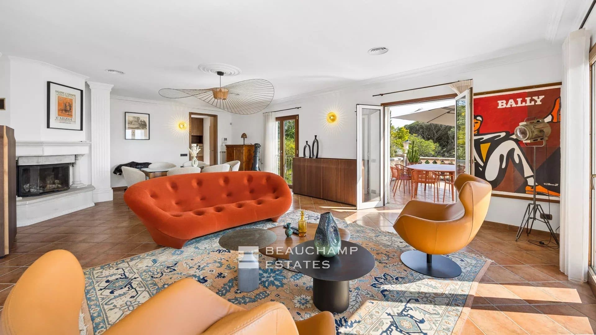 4-bedroom Neo-Provençal villa with swimming pool – Cannes Croix des Gardes 4-bedroom Neo-Provençal villa with swimming pool – Cannes Croix des Gardes