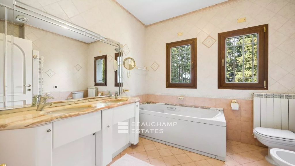 4-bedroom Neo-Provençal villa with swimming pool – Cannes Croix des Gardes