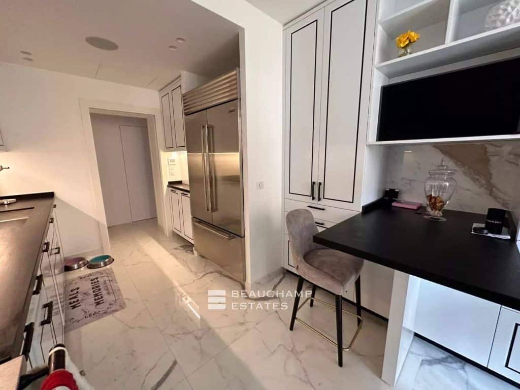 4 room flat refurbished with superb materials