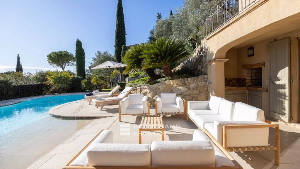 5-bedroom Provençal villa in Opio