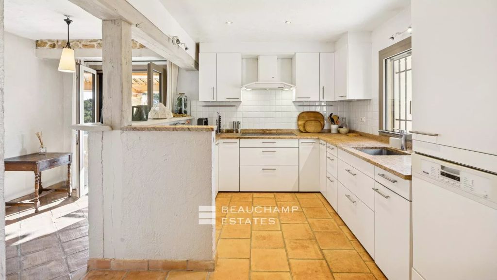 5-bedroom Provençal villa in Opio