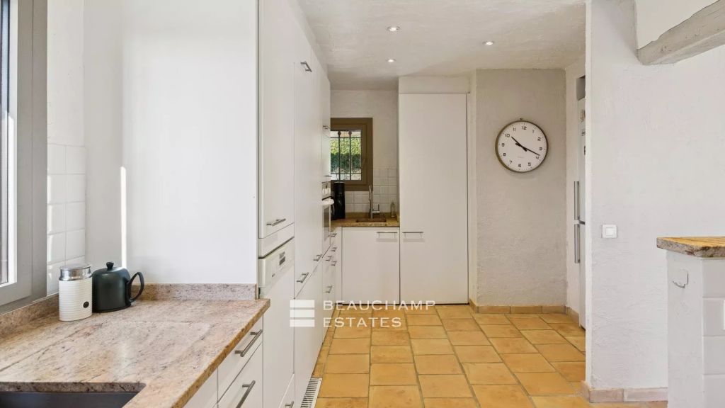 5-bedroom Provençal villa in Opio