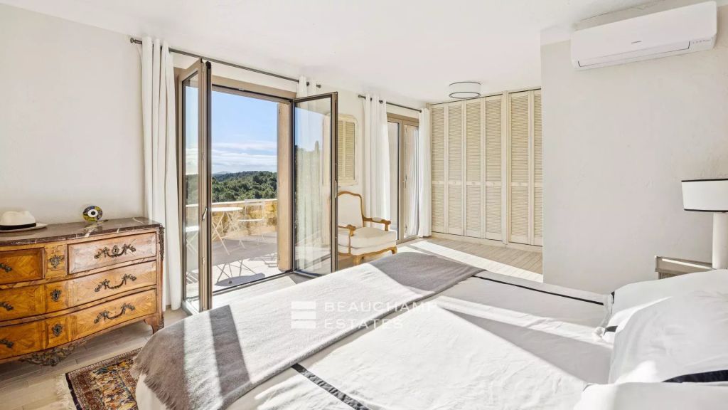 5-bedroom Provençal villa in Opio