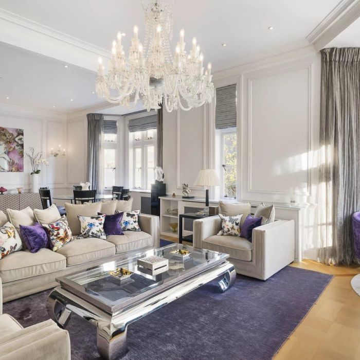 A beautifully finished lateral apartment occupying the entire floor of a distinguished period building in the heart of Mayfair.