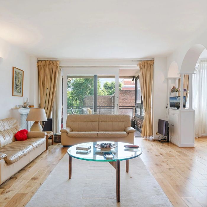 A charming three bedroom apartment in St John&rsquo;s Wood.