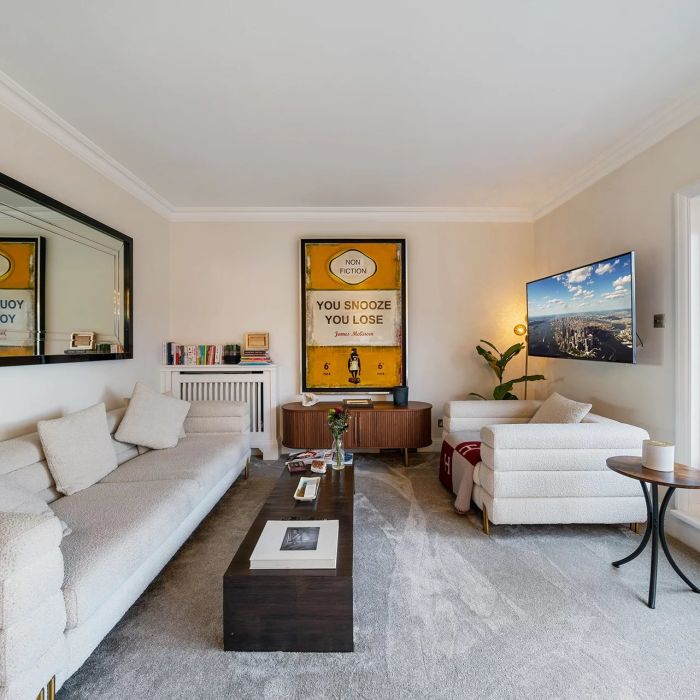A contemporary duplex with a private balcony, located a few minutes from Chelsea’s Kings Road.